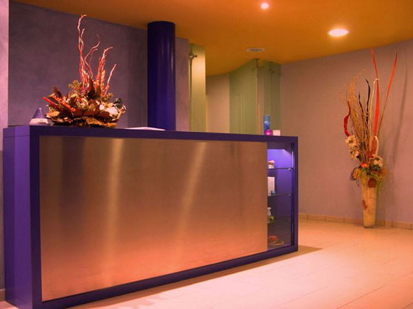 Стойки ресепшн