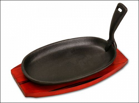 Сковорода чугунная на дерев. подставке 23*13*2см